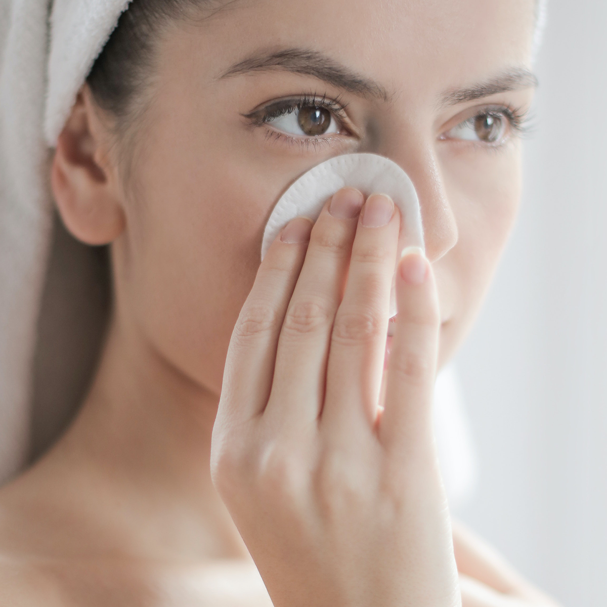 清爽帶走彩妝，讓您一次瞭解卸妝水的使用訣竅